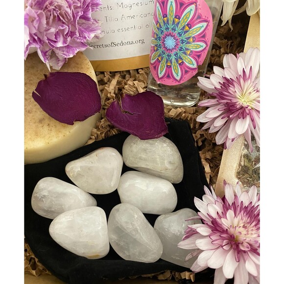 Holistic Christmas Gift Set, Crystals, Herbal Soap, Beeswax Candle, Bath Salts - Picture 7 of 10